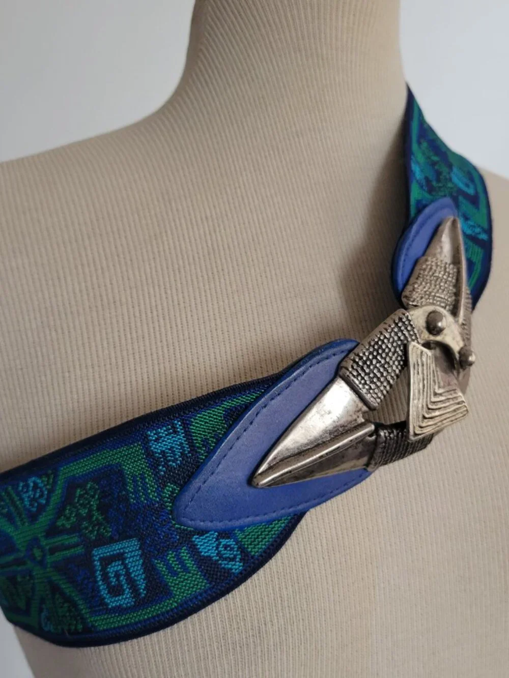 Vintage 70s 80s Elastic Stretchy Blue & Teal Silver Buckle Belt